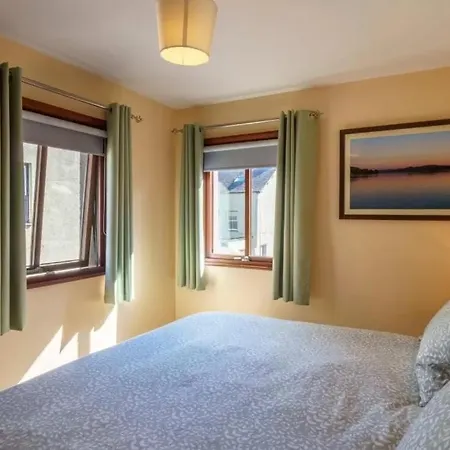 Ground Floor Twin King Bed Option Free Off Street Parking *